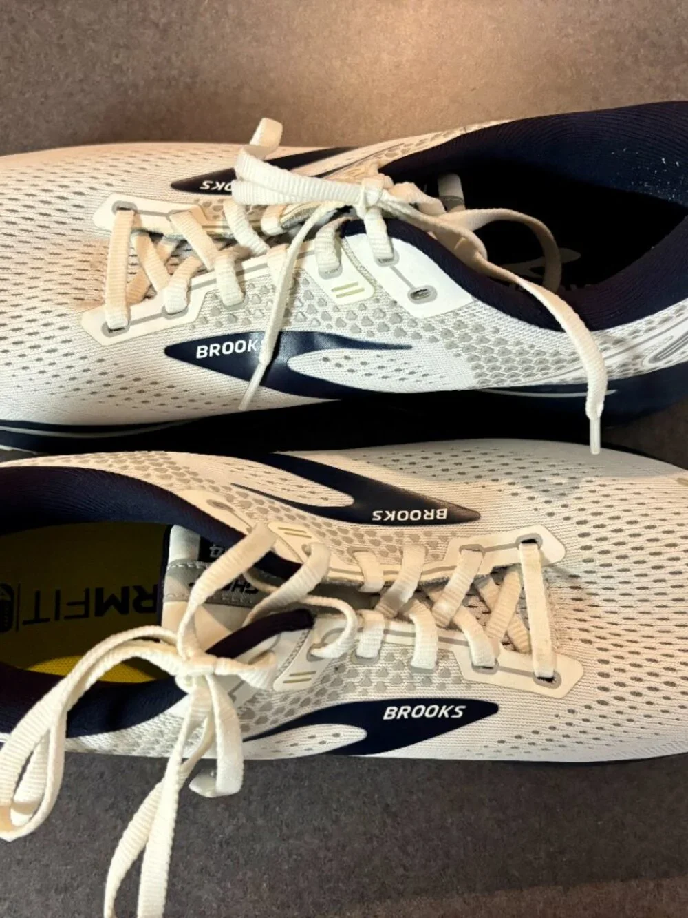 ~~Brooks Ghost 14 Men’s Size 12 Running & Walking Sneakers Gray/White..VGUC!!!..